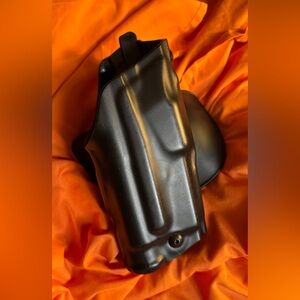 Safari land als Glock 19 with surefire paddle holster